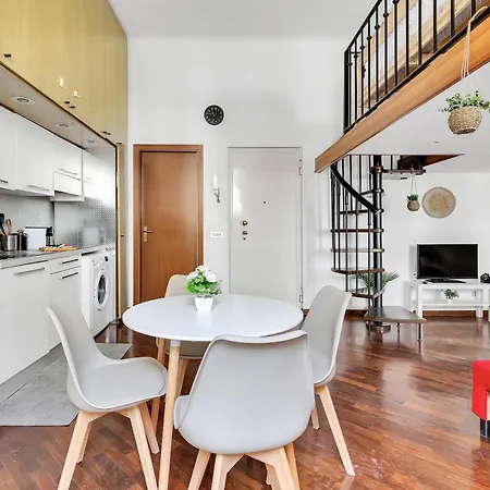 Centro Storicolittle Loft With Balcony Duomo A 10 Miuti Apartment *