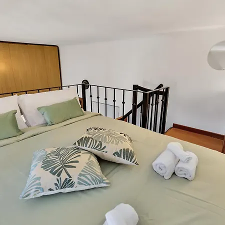 Apartment Centro Storicolittle Loft With Balcony Duomo A 10 Miuti *